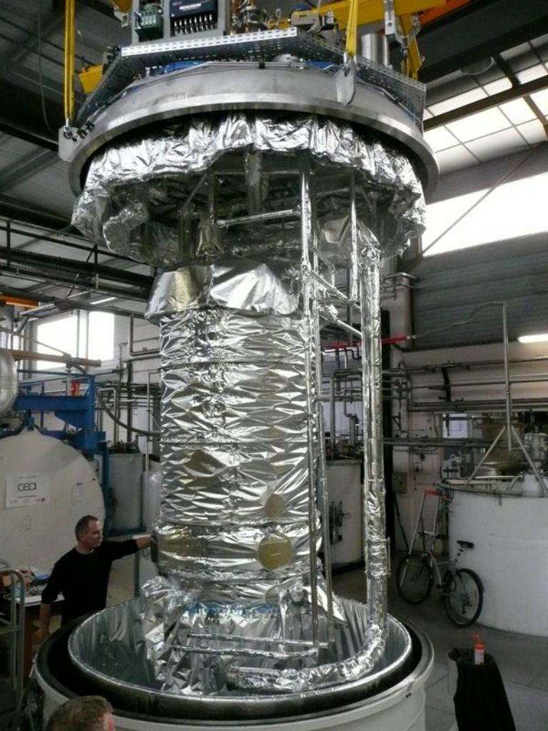 SHREK liquid helium cell for very high Reynolds and Superfluid turbulence studies